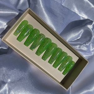 Green Press On Nails